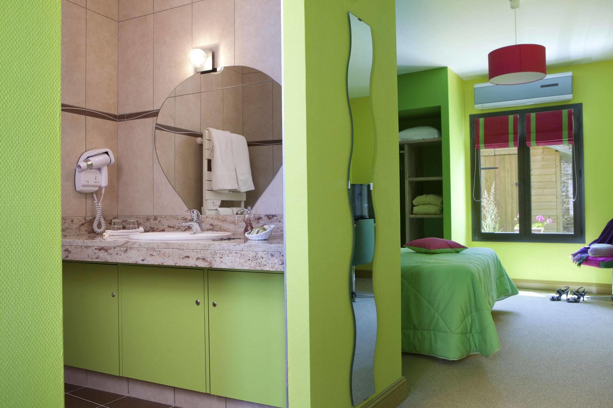 Logis O En Couleur Hotel 3*